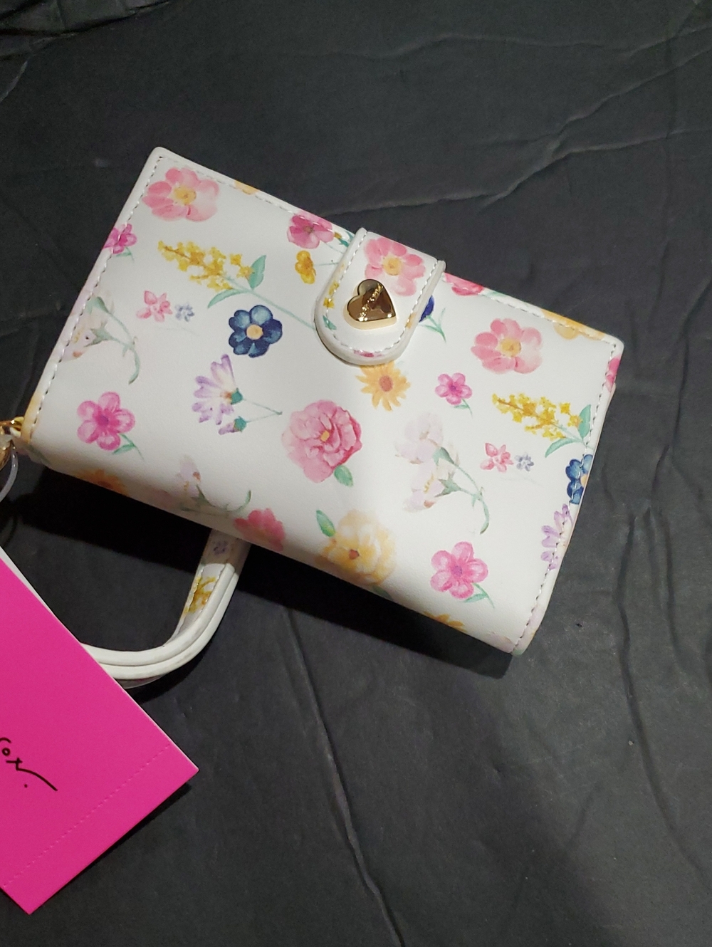 Betsey Johnson xoleah white floral bj103500 trifold wallet brand new
